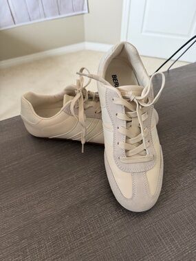 Berness Women's Gaze Retro Low Top Sneakers in Beige Size 9